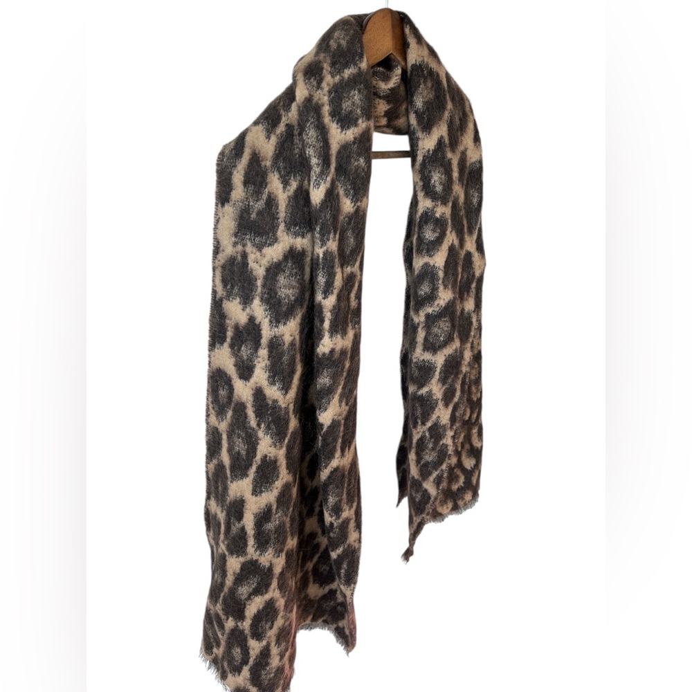 SOLD Sézane Leopard Camel Santorin Scarf - Picture 3 of 7